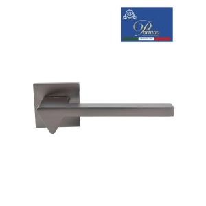 Дверная ручка на розетке Portuno Ama 204.05 Матовый графит
